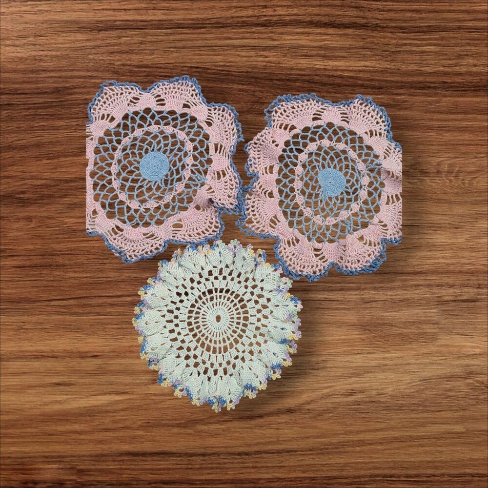 Vintage Hand-Crocheted Doilies Set Of 3 Pink‎ & White Round & Square 10" Decor